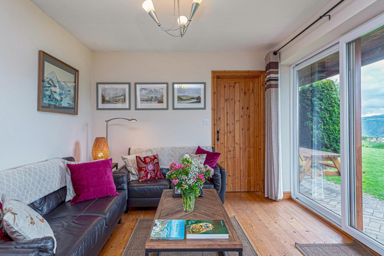 Laurel - Pet-Friendly Cottage With Indoor Pool, Hot Tub & Panoramic Snowdonia Views Colwyn Bay Exterior photo
