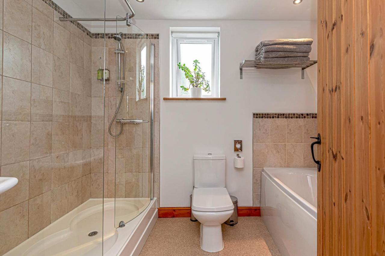 Laurel - Pet-Friendly Cottage With Indoor Pool, Hot Tub & Panoramic Snowdonia Views Colwyn Bay Exterior photo