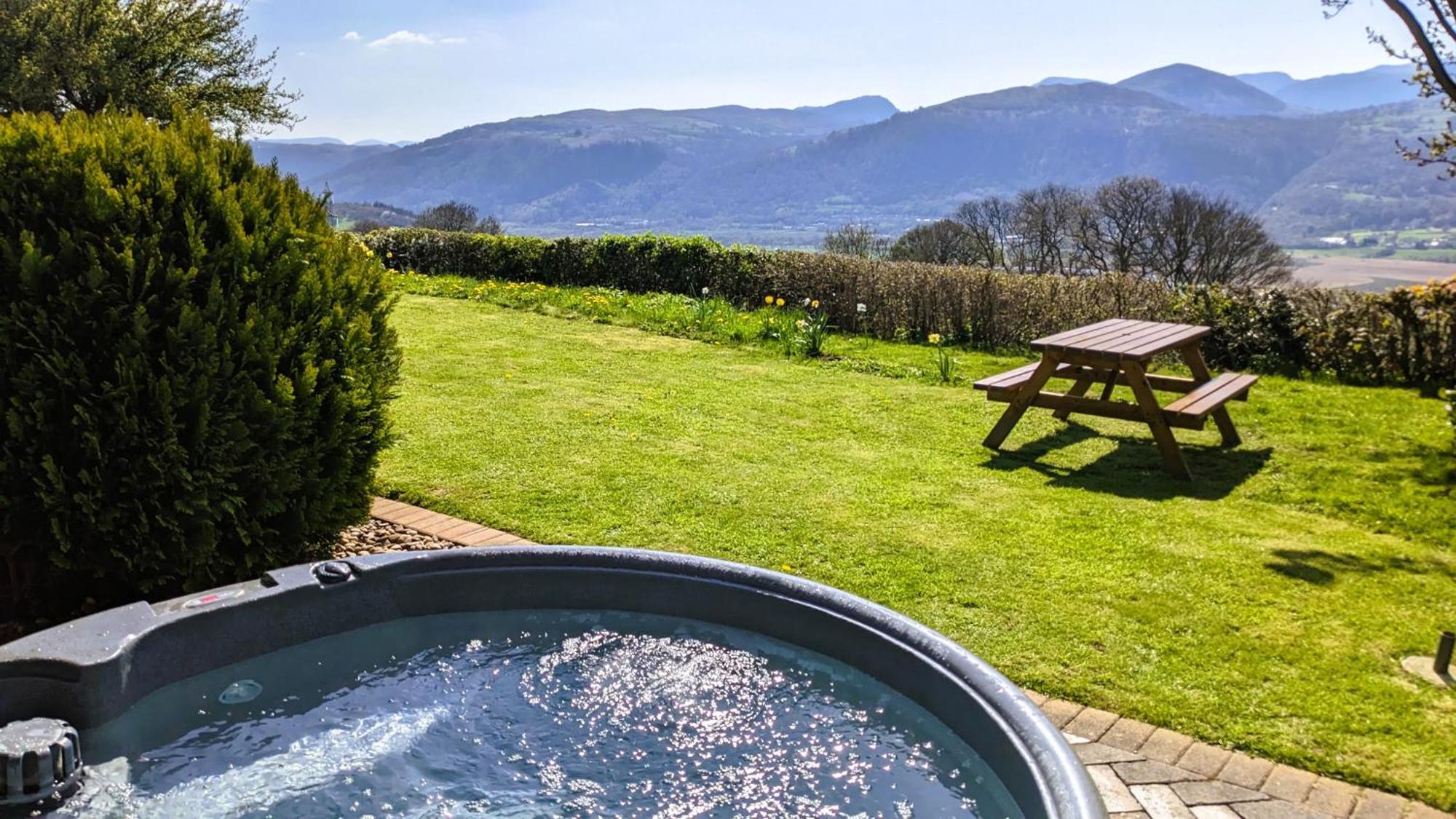 Laurel - Pet-Friendly Cottage With Indoor Pool, Hot Tub & Panoramic Snowdonia Views Colwyn Bay Exterior photo